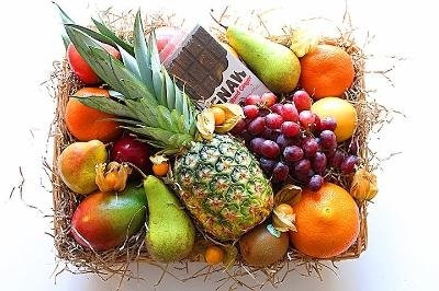 Seasonal fruit and chocolate gift basket